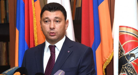 Մի հատ տիկին Նաղդալյանին համբուրեմ. Շարմազանովը՝ միջադեպերի մասին