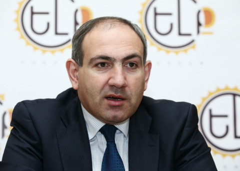 Ավելի լավ է պաստառի փոխարեն պատկերել տանկ, որը «խոդ չի ընկնում». Փաշինյան
