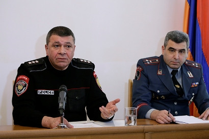 Որպես ՀՀ քաղաքացի վիրավորվում եմ. Վովա Գասպարյանը՝ «Ելք»-ի պաստառները պատռելու մասին