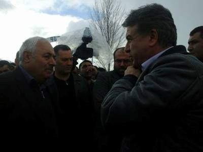 Ճանապարհին հավաքված գնդեվազցիները վարչապետի մոտ բարձրացրին Ամուլսարի խնդիրը