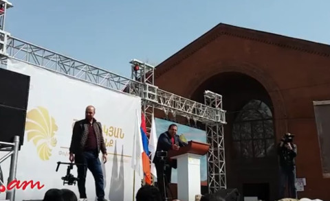 Այ քու ցավը տանեմ, ոչ հորողբորս տղեն ես, ոչ բանակիս ընկերը. Ծառուկյանը՝ իրենից փող ուզողների մասին