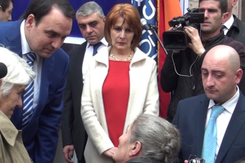 No comment. Հեղինե Բիշարյան, ես քեզի գյուլլելու եմ, եթե դու քո տեղը չգտար