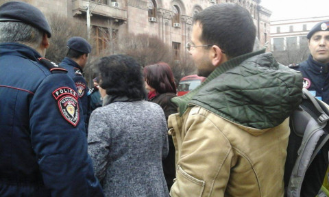 «Գլենդել հիլզ»-ից տուժած մի քանի տասնյակ բնակիչներ փակել են Տիգրան Մեծի պողոտան