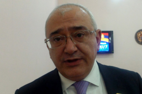 Տիգրան Մուկուչյանը՝ ՀՀԿ քարոզչական կոնֆետների մասին