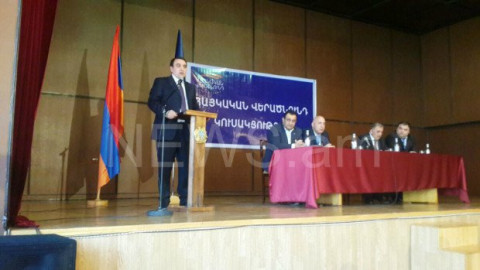 «Մի հատ լավ ծափ տվեք». Արթուր Բաղդասարյանին դուր չեկան ընտրողների ծափերը