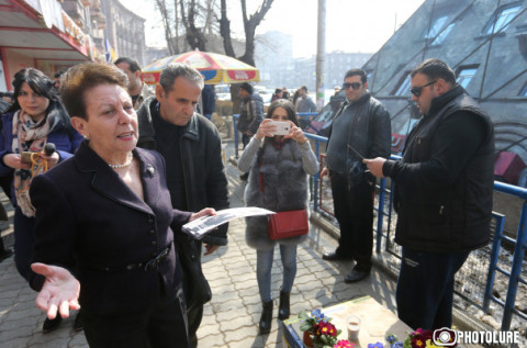 Ես չեմ ուզում, որ քո նման փայլուն տիկինը շուկայում կանգնի. Ստյոպա Սաֆարյանը` առեւտրական կնոջը