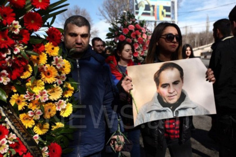Քաղաքացիները երթով գնացին «Հաց բերողի» հոգեհանգստին