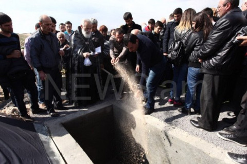 «Հաց բերողին» թաղեցին բետոնապատ փոսում՝ հետագայում «Եռաբլուր» տեղափոխելու նպատակով