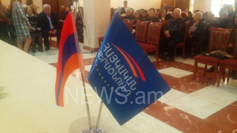 Արթուր Բաղդասարյանի ելույթից առաջ ստուգում են ծափերի ձայնագրությունը