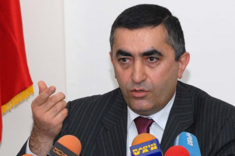 Ամեն բան սահուն ընթանում է. Արմեն Ռուստամյանը քվեարկեց