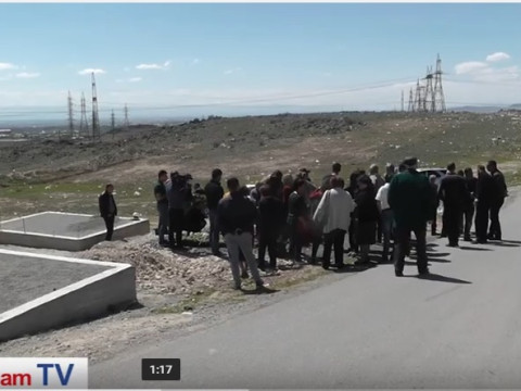 «Հաց բերողի» մահվան 40-րդ օրը նրա հարազատներն ու բարեկամները այցելեցին նրա գերեզմանին