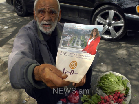 Փոստանջյանի կողմնակիցները բուկլետներ են բաժանում նորապսակներին և նույնիսկ արտասահմանցիներին