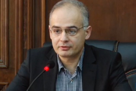 Երեւանի ավագանու ընտրությունները նման են Շրեկի, Չիպոլինոյի եւ Ձյունանուշի միջեւ պայքարին. Զուրաբյան