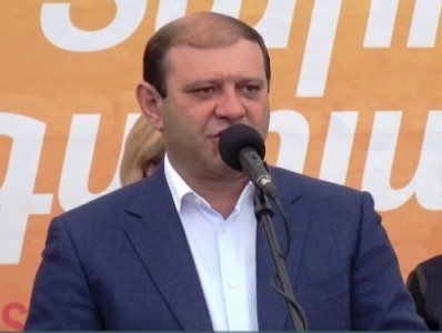 Պարոն Մարգարյան, մեր դաշտը ե՞րբ խոտով կսարքեք. փոքրիկ մալաթիացին դիմեց քաղաքապետին