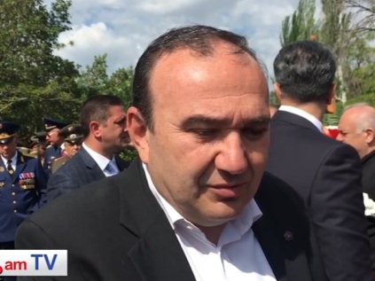 Չեմ դժվարանում. Լեւոն Մկրտչյանն՝ իր եւ վարչապետի հարաբերությունների մասին
