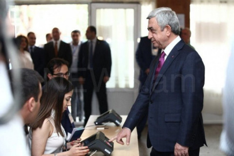 Էլեկտրոնային սարքը կրկին դժվարությամբ ճանաչեց Սերժ Սարգսյանի մատնահետքերը