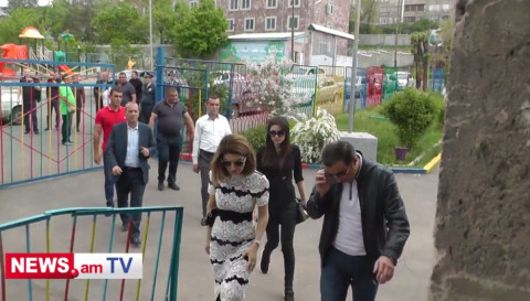 Միհրան Պողոսյանը կնոջ եւ դստեր հետ էր գնացել քվեարկության