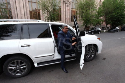ՀՀԿ-ականները ժամանում են կենտրոնական գրասենյակ՝ Խորհրդի նիստին