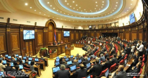 ԱԺ նոր նախագահը առաջին նիստին փորձեց խախտել կանոնակարգ-օրենքը