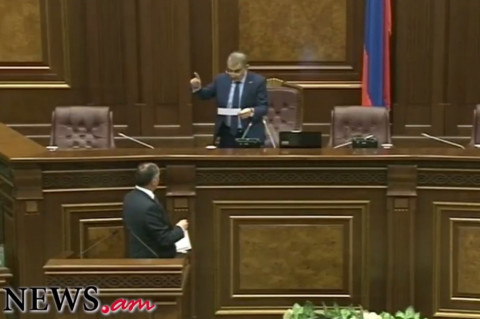 Արա Բաբլոյանը Գալուստ Սահակյանից ոչ պակաս կոլորիտային բացատրեց՝ ինչպես «ծիտիկ» դնել