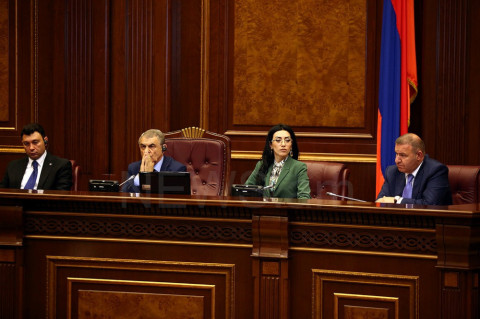 Թեժ քննարկում մշտական հանձնաժողովների թվի կրճատման մասին քվեարկության ժամանակ