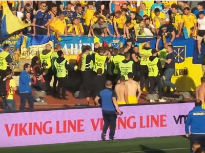 Shevchenko and Ukraine's national team players avert clash between fans and stewards