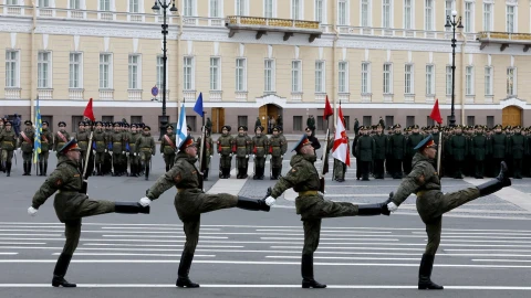 В Петербурге вслед за Москвой отменили проход военной техники на параде Победы