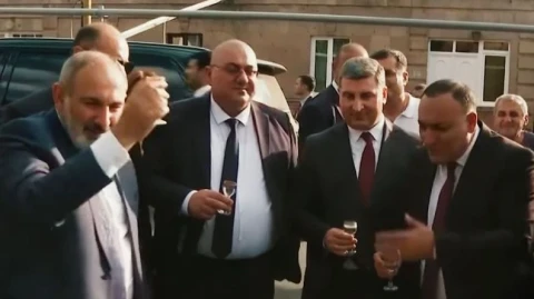 Ինչպե՞ս են ՔՊ-ականները հաղթահարել աղքատությունն իրենց գրպաններում. հերթը Արթիկի ՔՊ-ական ղեկավար Անանիկ Ոսկանյանինն է