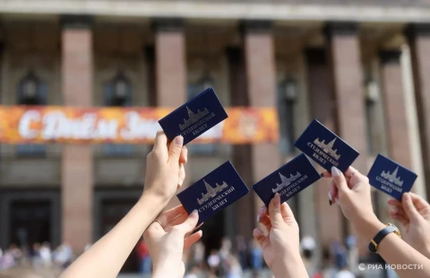 Все государственные вузы России перешли на цифровые студенческие билеты