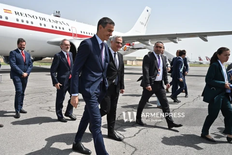 Spain premier arrives in Yerevan to participate in European Political Community summit