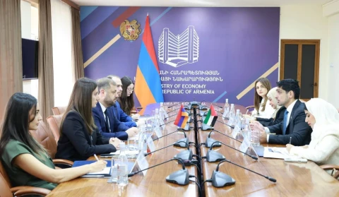 Глава Минэкономики - послу: Армения заинтересована в импорте из ОАЭ высококачественных товаров и передовых технологий