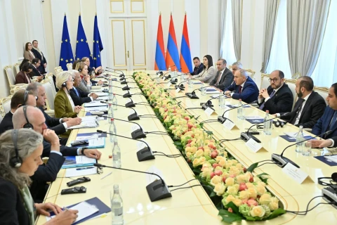 Каллас: ЕС будет поддерживать народ Армении в выборе собственного пути
