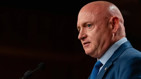 Сенатор Келли: Из-за войны с Ираном американские запасы вооружений сильно сокращены