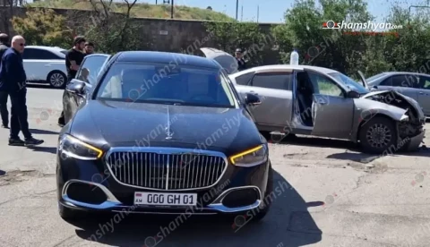 Երևանում վթարի է ենթարկվել «Սպայկա»–ի տնօրենին պատկանող և նրան սպասարկող «Mercedes-Maybach»-ը