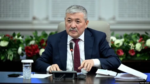 Ղրղզստանի վարչապետը պետծառայողներին հանձնարարել է հրաժարվել պիջակներից՝ էլեկտրաէներգիան խնայելու համար