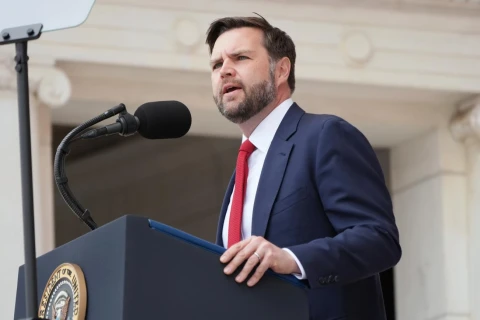 Вэнс признался, что постоянно задается вопросом, оправдана ли война США с Ираном