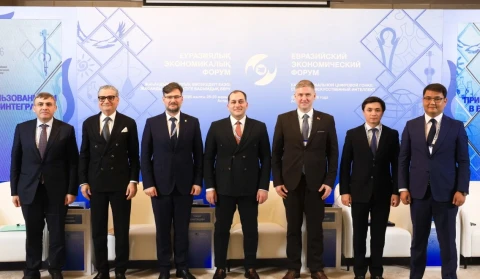 На форуме в Астане замминистра  высокотехнологической промышленности Армении представил подходы республики по части ИИ