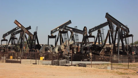 Нефть дешевеет на ожиданиях деэскалации на Ближнем Востоке