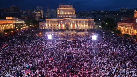 About 80,000 attend Strong Armenia bloc rally in Yerevan’s Republic Square