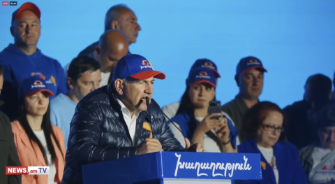 Правящая партия проводит митинг на Площади Республики Еревана