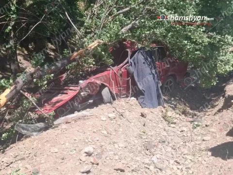 В ДТП в Вайоцдзорской области погибли отец и сын