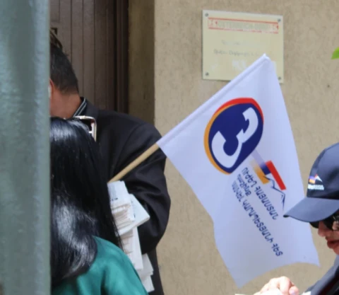 Masked individuals surround Strong Armenia bloc office in Gyumri