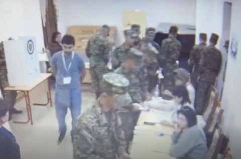 Тоноян: На участке 35/65 в Сюнике солдат в последний момент массово привезли на голосование