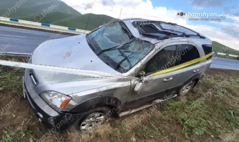 Սպիտակի ոլորաններում Kia Sorento–ն բախվել հողաթմբերին և կողաշրջվել․ կա վիրավոր