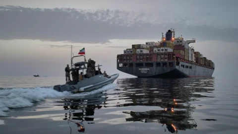 Iran Islamic Revolutionary Guard Corps warns ships not to attempt to pass through Strait of Hormuz without approval