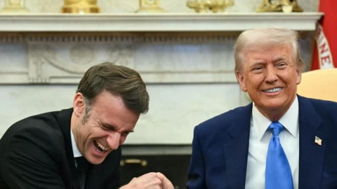 Politico: Трамп принял приглашение Макрона на роскошный ужин в Версале