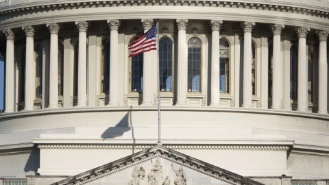 Bloomberg: В Сенате США договорились о новых санкциях против покупателей российской нефти