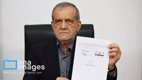 IRNA-ն հրապարակել է ԱՄՆ-ի հետ ստորագրված հուշագրով Իրանի նախագահի լուսանկարը