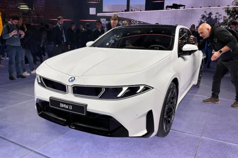 Новый BMW i3 получил более 900 километров хода и зарядку на 400 километров за 10 минут