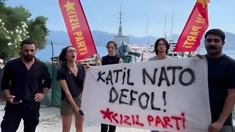 В Турции задержали 4 протестующих против НАТО у французского фрегата